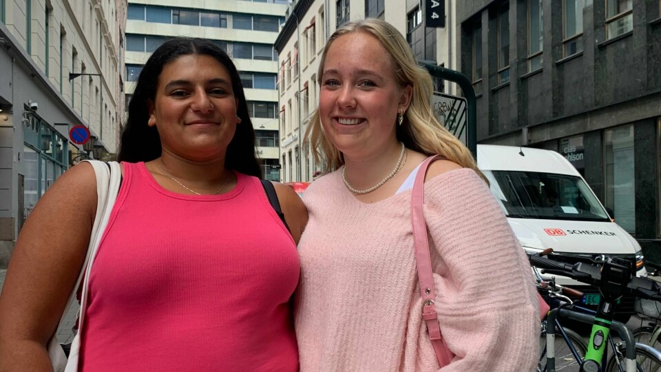 Maria Gunam og Sandra Johnsen sier at de uansett bruker plastposene som søppelposer, og synes prisene er unødvendig høye. Maria Gunam og Sandra Johnsen sier at de uansett bruker plastposene som søppelposer, og synes prisene er unødvendig høye.