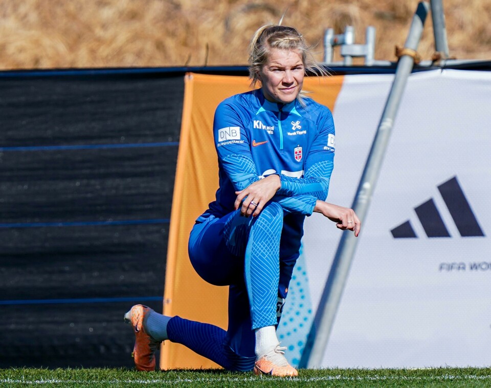 Ada Hegerberg kan ikke spille den avgjørende gruppekampen mot Filippinene i fotball-VM. Det er klart etter lørdagens trening og tester. Her fra fredagens trening. Ada Hegerberg trente ikke med landslaget lørdag, dagen før den avgjørende gruppekampen mot Filippinene i VM-sluttspillet, men det er fortsatt håp om at hun blir kampklar. Foto: Lise Åserud / NTB
