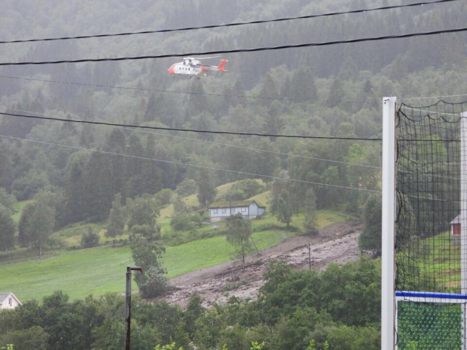 Alt av redningsmannskaper er kalt ut til Vistdalen i Molde kommune etter at det gikk flere jordskred søndag. Også her hjemme i Norge merker vi klimaendringene, skriver Dagsavisen på lederplass. Alt av redningsmannskaper er kalt ut til Vistdalen i Molde kommune etter at det gikk flere jordskred søndag. Også her hjemme i Norge merker vi klimaendringene, skriver Dagsavisen på lederplass.