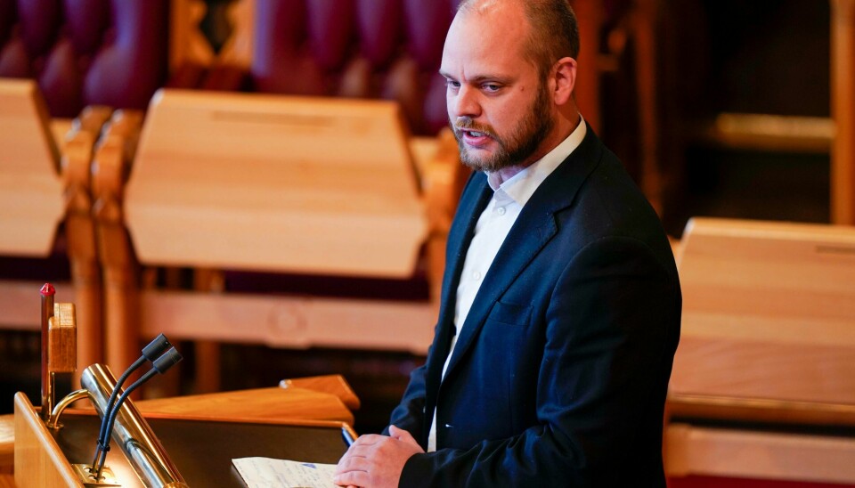 Rødts Mímir Kristjánsson er fortvilt over de voksende matkøene i landet. Nå ber han regjeringen avbryte ferien og komme med tiltak. Rødts Mímir Kristjánsson er fortvilt over de voksende matkøene i landet. Nå ber han regjeringen avbryte ferien og komme med tiltak. Foto: Terje Pedersen / NTB