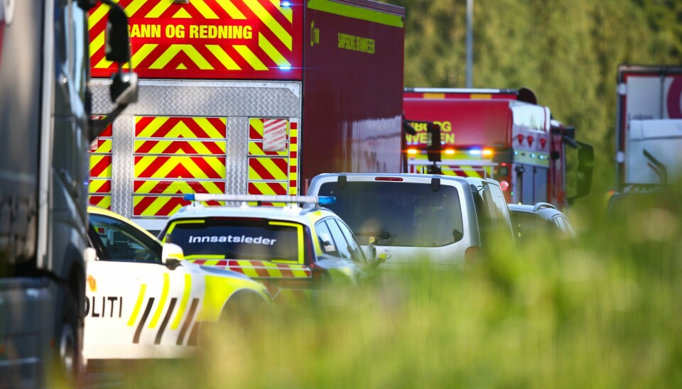 En person skal være fastklemt etter en ulykke på E6 i sørgående løp ved Skjeberg i Sarpsborg. En person skal være fastklemt etter en ulykke på E6 i sørgående løp ved Skjeberg i Sarpsborg.Foto: Christoffer Andersen / NTB
