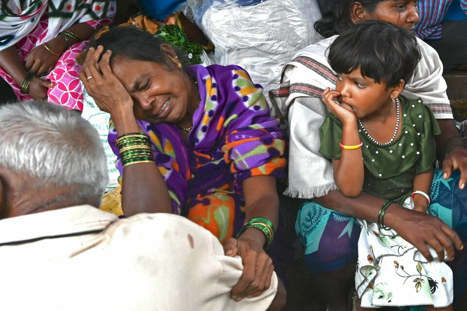 Beboere i landsby Irshalwadi sørger over tapte liv. India