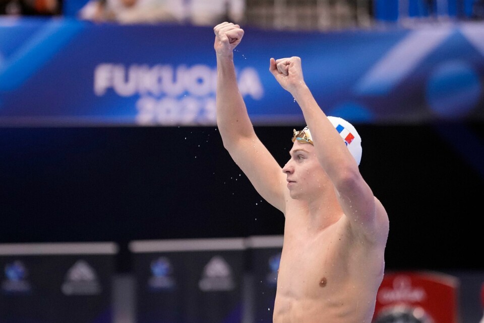 Leon Marchand satte ny verdensrekord på 400 meter medley i svømme-VM. Leon Marchand satte ny verdensrekord på 400 meter medley i svømme-VM. Foto: Eugene Hoshiko / AP Photo/ NTB