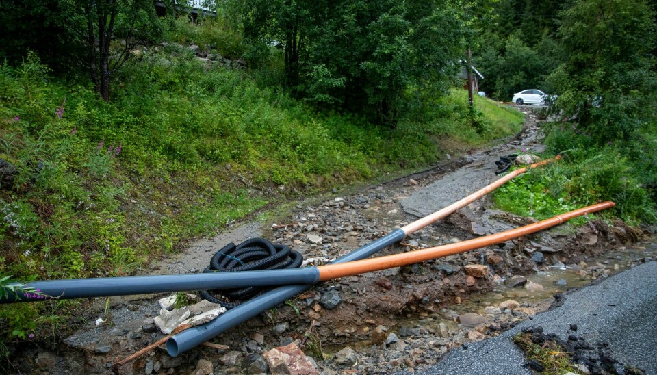 Ekstremværet Hans har ført til en rekke stengte veier på Østlandet. Fremdeles er rundt 50 veier helt stengt i Innlandet fylke. Ekstremværet Hans har ført til en rekke stengte veier på Østlandet. Fremdeles er rundt 50 veier helt stengt i Innlandet fylke. Foto: Frederik Ringnes / NTB