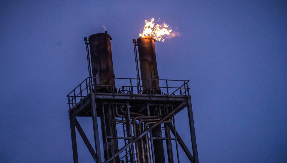 Equinors gassanlegg på Melkøya er et av Norges største punktutslipp for CO2 med rundt 850.000 tonn årlig. Regjeringen har vedtatt å elektrifisere anlegget med kraft fra land, men SV varsler omkamp. Gasskraftverket på Melkøya utenfor Hammerfest skal legges ned. I stedet skal anlegget få strøm fra det ordinære strømnettet. Foto: Ole Berg-Rusten / NTB