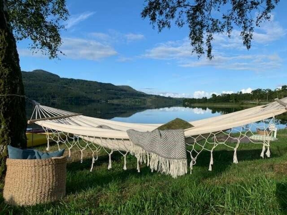 Fjell, fjord, lavere temperaturer og lite trafikk er noe av det som får utlendinger til å kjøpe seg hytter og feriehus i Norge. Bildet er fra Bjørheimsbygd i Ryfylke. Fjell, fjord, lavere temperaturer og lite trafikk er noe av det som får utlendinger til å kjøpe seg hytter og feriehus i Norge. Bildet er fra Bjørheimsbygd i Ryfylke.
