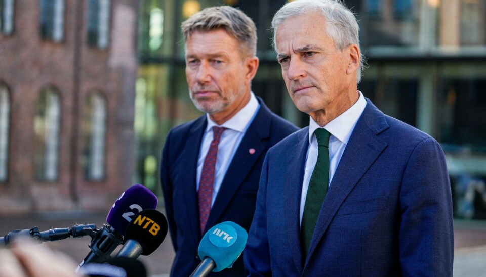 Det er nesten imponerende at Støre og statsrådene Vedum og Aasland klarer å presentere dette fossilprosjektet som grønt uten at varsellampene hos norsk presse blinker rødt, skriver Elise Åsnes. Bildet av Støre og Aasland er tatt ved en annen anledning. Statsminister Jonas Gahr Støre og olje- og energiminister Terje Aasland møter pressen etter å ha invitert representanter fra selskapene Equinor, Aker BP og Vår Energi til et møte om energikrisen i Europa.