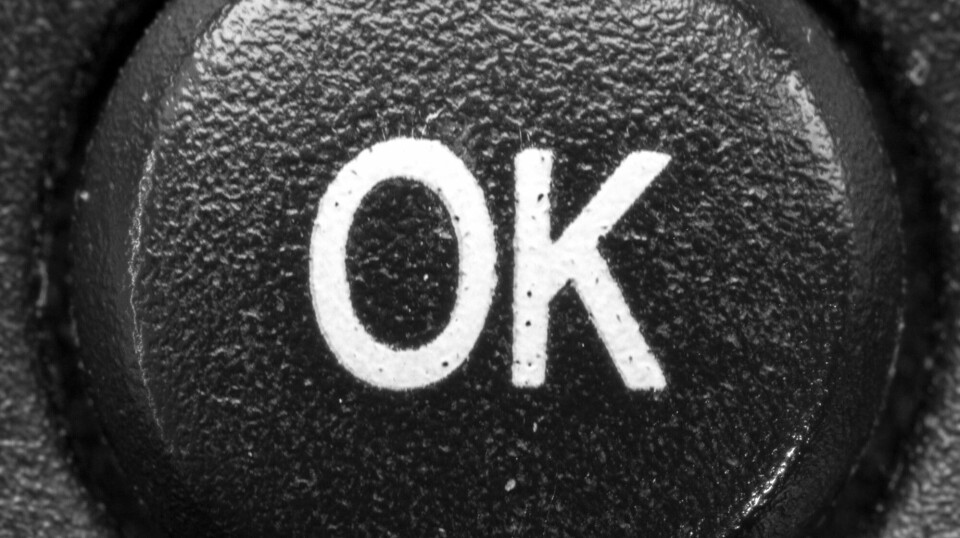 En OK-knapp på en fjernkontroll. Men hva betyr egentlig OK? En OK-knapp på en fjernkontroll. Men hva betyr egentlig OK?