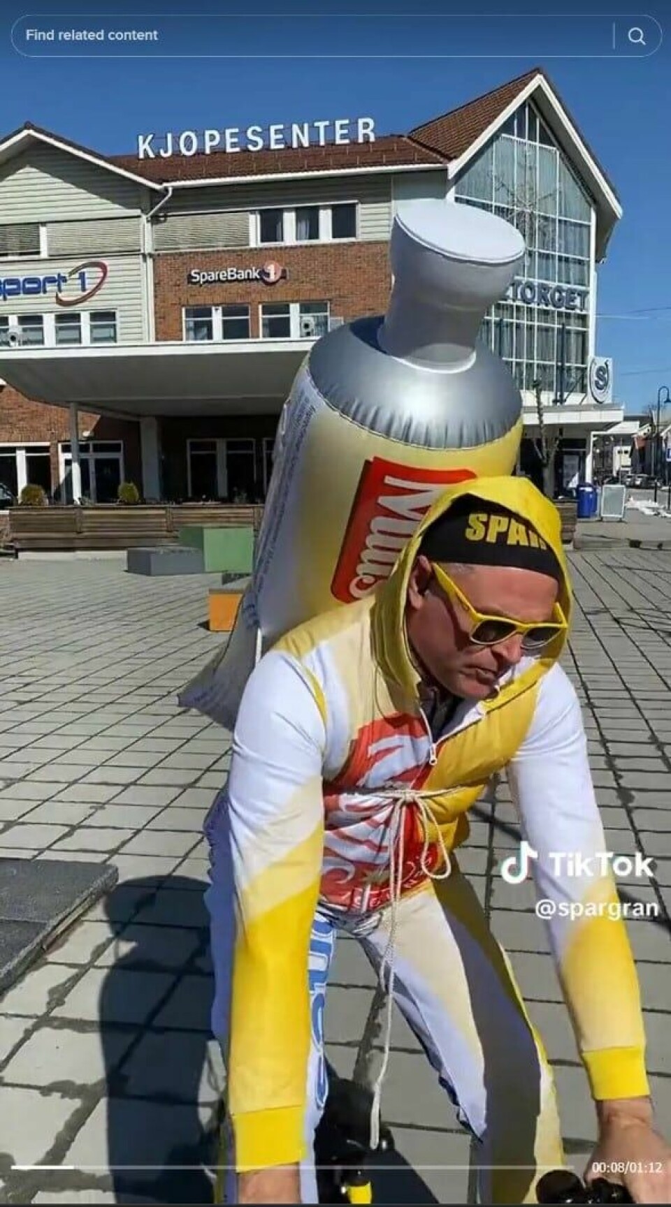 Butikksjef Roy Morten Lereng byr på seg selv. Butikksjef Roy Morten Lereng byr på seg selv.
