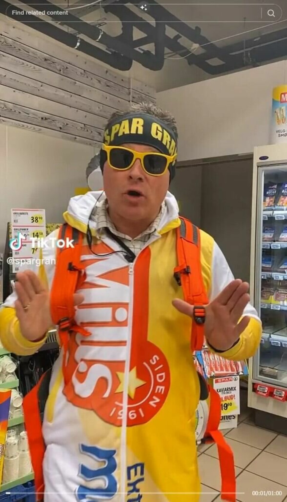 Lereng er ikke redd for å ikle seg majonestube-onepiece. Lereng er ikke redd for å ikle seg majonestube-onepiece.