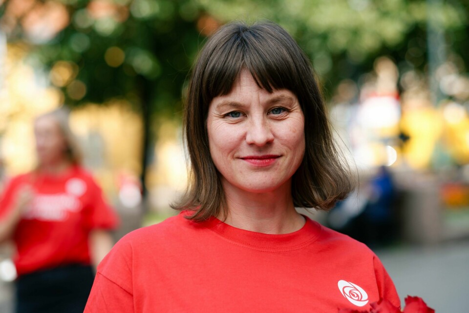 Rina Mariann Hansen på valgkamp på Grønland, mens hun fortsatt var ordførerkandidat for Ap. Arbeiderpartiet driver valgkamp på Grønland med ordførerkandidat Rina Mariann Hansen og næringsminister Jan Christian Vestre.