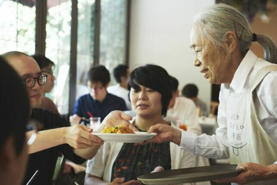 Det unike konseptet har vunnet priser fra hele verden, og er blitt kjempepopulært i hjemlandet Japan. Restaurant of Mistaken Orders er et Japansk konsept som kun ansetter demente servitører. Resultatet er at bestillingene ofte blir feil, men det er også selve idéen.