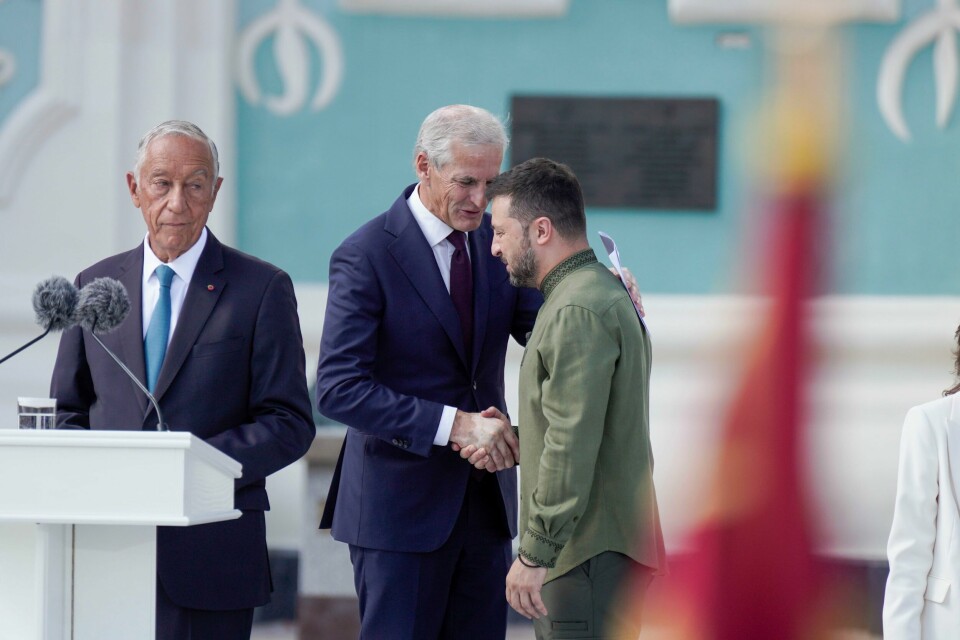 Statsminister Jonas Gahr Støre hilser på president Volodymyr Zelenskyj under markeringen av Ukrainas uavhengighetsdag i Kyiv.Foto: Heiko Junge / NTB Statsminister Jonas Gahr Støre hilser på president Volodymyr Zelenskyj under markeringen av Ukrainas uavhengighetsdag i Kyiv.Foto: Heiko Junge / NTB