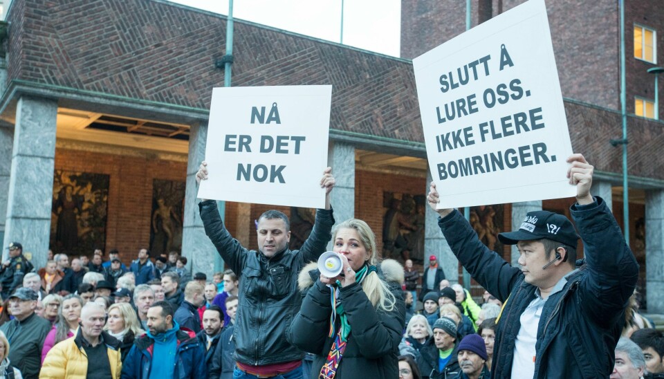 Motstand mot bompenger ble en av de store kampsakene i lokalvalget 2019. Cecilie Lyngby (i midten) startet en protestgruppe i 2017, som senere ble til partiet Folkeaksjonen nei til mer bompenger (FNB). Her fra en aksjon med rundt 4000 oppmøtte i Oslo i 2017. I dag heter partiet Folkets parti. Motstand mot bompenger ble en av de store kampsakene i lokalvalget 2019. Cecilie Lyngby (i midten) startet en protestgruppe i 2017, som senere ble til partiet Folkeaksjonen nei til mer bompenger (FNB). Her fra en aksjon med rundt 4000 oppmøtte i Oslo i 2017. I dag heter partiet Folkes parti.