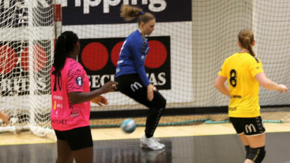 Ine Skartveit Bergsvik hadde mange solide redninger mot verdens beste klubblag. Sola-Vipers