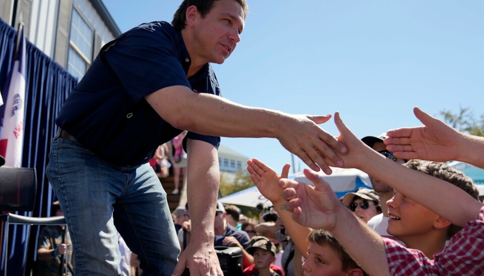 Florida-guvernør Ron DeSantis på velgerfrieri under Iowa State Fair i Des Moines 12. august. Florida-guvernør Ron DeSantis på velgerfrieri under Iowa State Fair i Des Moines 12. august. Foto: Jeff Roberson / AP / NTB