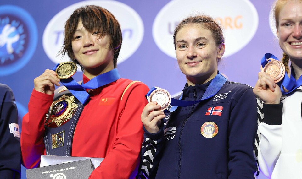 En stolt Othelie Høie (20) på pallen med bronsemedalje for Norge i sitt første VM som senior. En stolt Othelie Høie (20) på pallen med bronsemedalje for Norge i sitt første VM som senior.