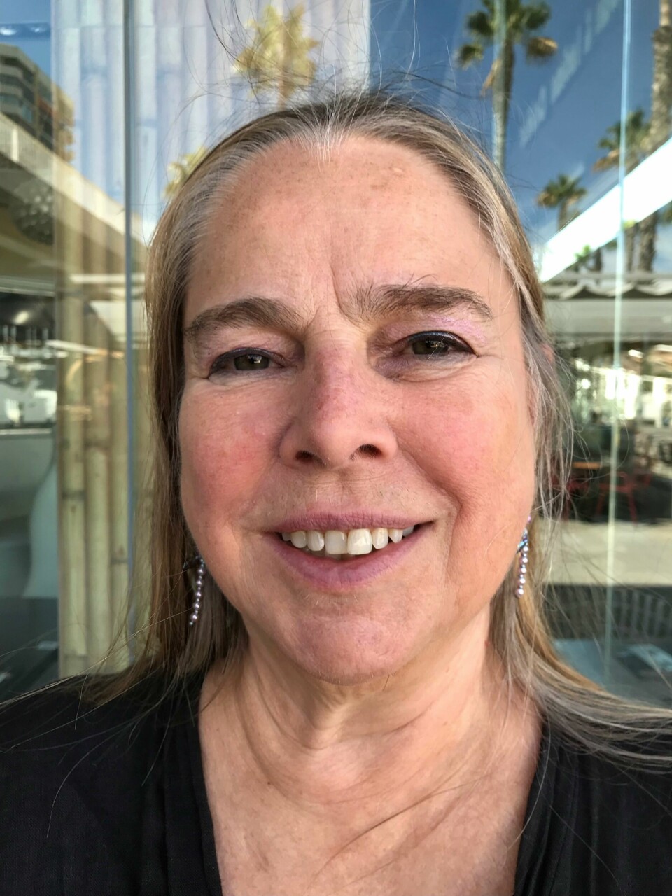 Det begynte med at Bente Arntzen fikk en SMS sent på kvelden da hun var trøtt og uoppmerksom. Plutselig var over 100.000 kroner på vei ut av kontoene hennes Det begynte med at Bente Arntzen fikk en SMS sent på kvelden da hun var trøtt og uoppmerksom. Plutselig var over 100.000 kroner på vei ut av kontoene hennes