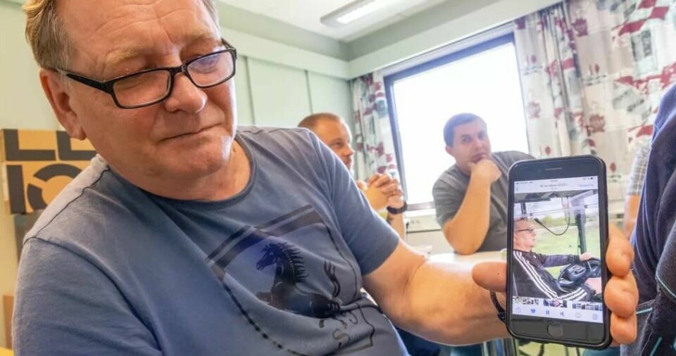 Oleksandr Klievtsov fra Bakhmut i Ukraina viser frem video av ham selv som kjører buss i Polen høsten 2022. Oleksandr Klievtsov fra Bakhmut i Ukraina viser frem video av ham selv som kjører buss i Polen høsten 2022.