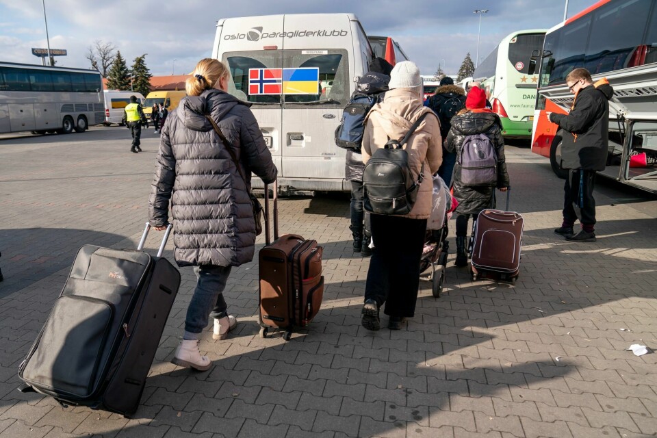 En minibuss gjør seg klar for å kjøre ukrainske flyktninger fra Polen til Norge i de første dramatiske dagene etter Russlands invasjon 24. februar 2022. (Illustrasjonsbilde). Ukrainske flyktninger