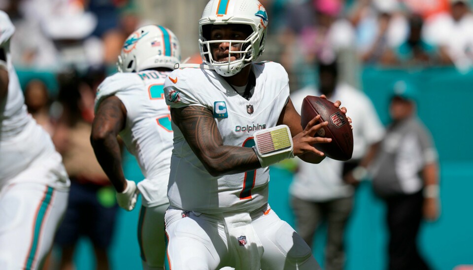 Tua Tagovailoa og Miami Dolphins-angrepet herjet i NFL søndag og scoret 70 poeng mot Denver Broncos. Tua Tagovailoa og Miami Dolphins-angrepet herjet i NFL søndag og scoret 70 poeng mot Denver Broncos. Foto: Rebecca Blackwell, AP / NTB