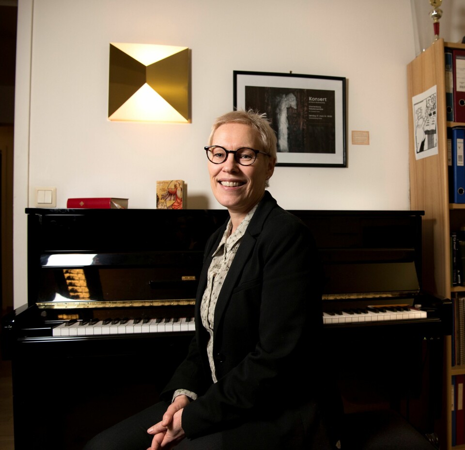 Elisabeth Holte, med salmeboka som er utgangspunktet for det Grammy-nominerte albumet til Uranienborg Vokalensemble. Elisabeth Holte, med salmeboka som er utgangspunktet for det Grammy-nominerte albumet til Uranienborg Vokalensemble.