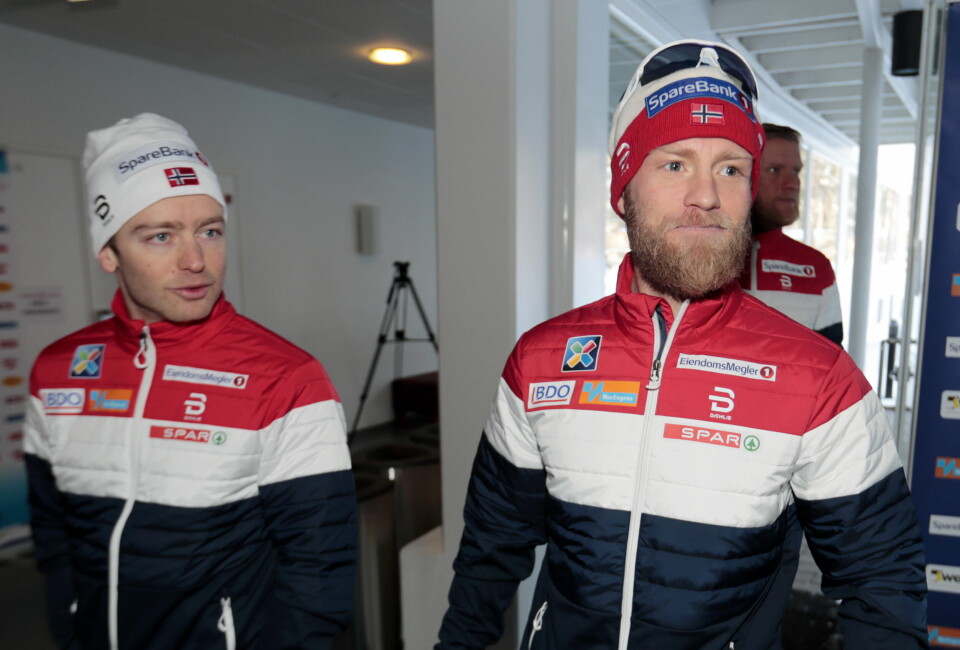 Martin Johnsrud Sundby og Sjur Røthe (t.v.) på vei til pressemøtet fredag. Martin Johnsrud Sundby og Sjur Røthe (t.v.) på vei til pressemøtet fredag.