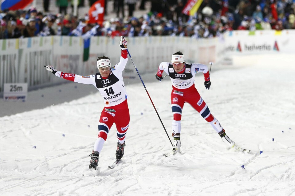Heidi Weng sikrer seg semifinaleplass, mens Marit Bjørgen bak kommer for sent. Heidi Weng sikrer seg semifinaleplass, mens Marit Bjørgen bak kommer for sent.