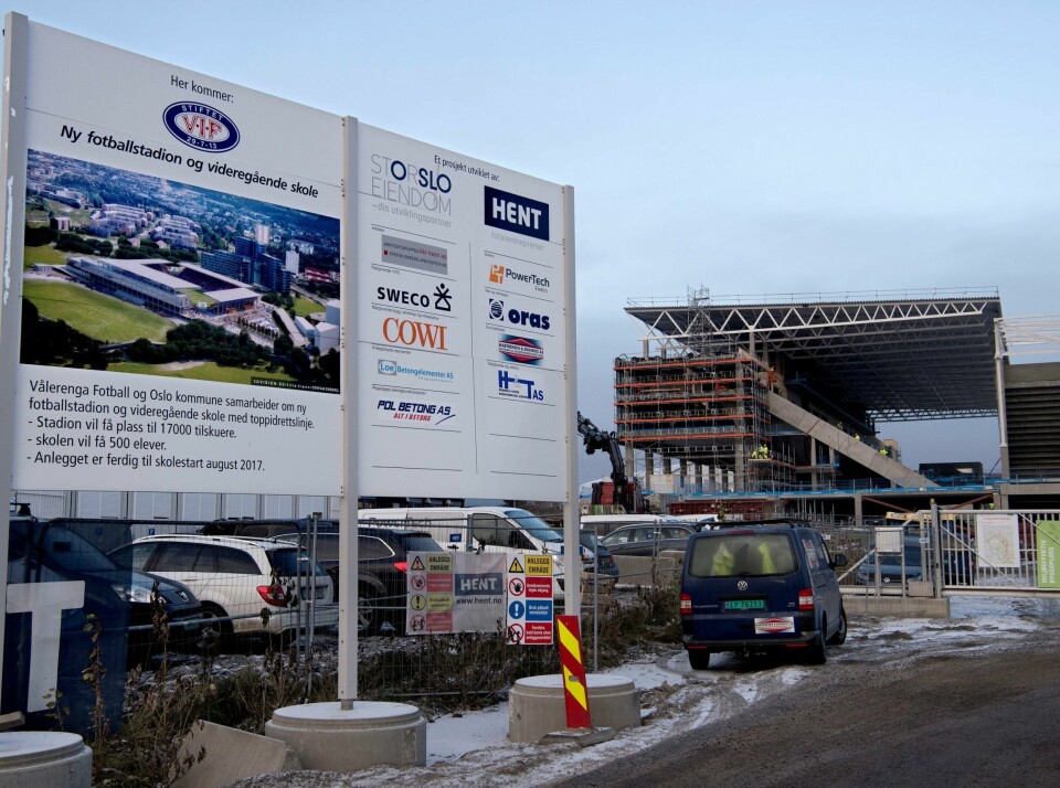 Nye Vålerenga stadion åpner etter planen 1. august. Men for å få brukstillatelse, må en liten stubb av Grenseveien utbedres.