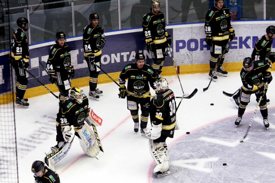 Oilers-spillerne gjør seg klar for årets første sluttspillkamp mot Stjernen. Foto: Pål Karstensen