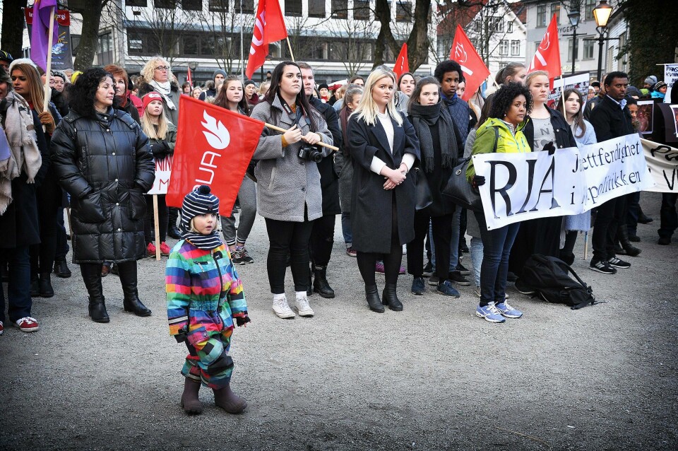– Vi kjemper for å unngå et demokratisk underskudd. Kampen er ikke over, det erfarer vi hver eneste dag, skriver kronikkskribentene. Bildet er fra fjorårets 8. mars-markering i Stavanger. Foto: Kjersti Riiber