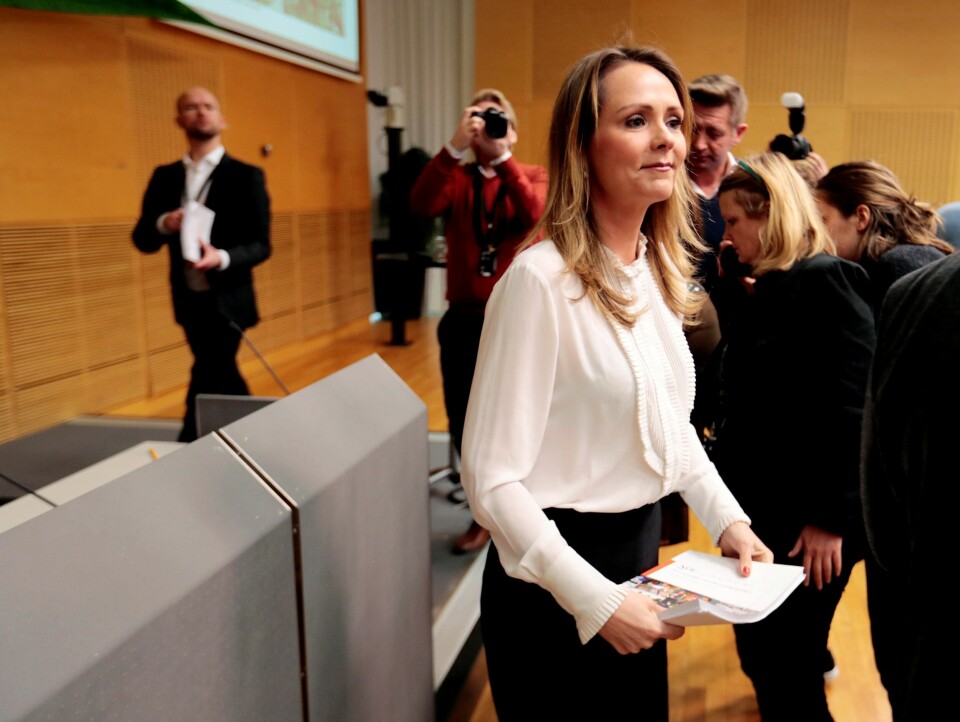 Medieminister Linda Hofstad Helleland mottok rapporten fra Mediemangfoldsutvalget på en pressekonferanse i går. Medieminister Linda Hofstad Helleland mottok rapporten fra Mediemangfoldsutvalget på en pressekonferanse i går.