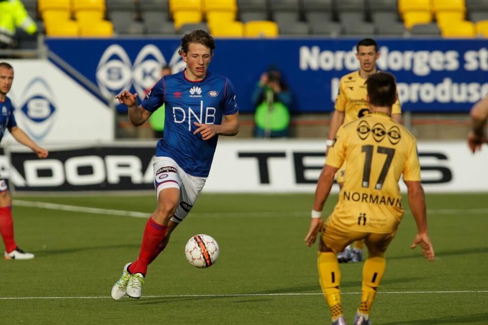 Sander Berge utfordrer Glimt Mathias Normann på Asmyra. Sistnevnte var nærmest scoring denne kvelden.