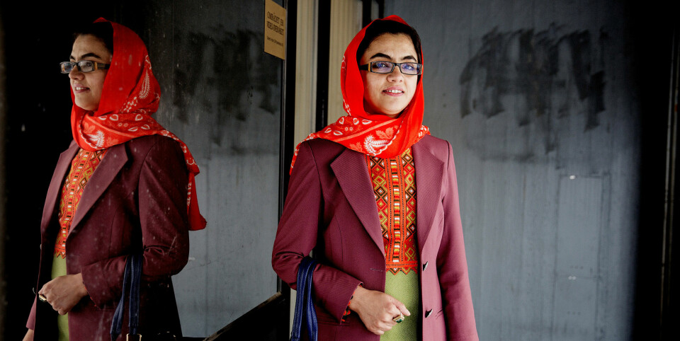 En skjellsettende opplevelse som ung jente førte til at Feroza Mushtari bestemte seg for å bli jordmor. Selv om mye ser mørkt ut i Afghanistan, er utviklingen på mødrehelse noe av det mest positive i landet det siste tiåret. En skjellsettende opplevelse som ung jente førte til at Feroza Mushtari bestemte seg for å bli jordmor. Selv om mye ser mørkt ut i Afghanistan, er utviklingen på mødrehelse noe av det mest positive i landet det siste tiåret.