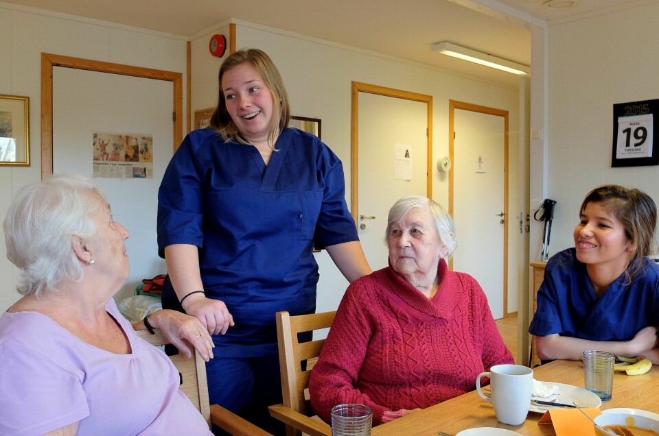 Grete Holm (f.v.), Malin Borgen Pettersen, Gunhild Ausland og Kaja Christine Nuqui Strand koste seg under frokosten på Spikkestad dagsenter, da Dagsavisen Fremtiden var innom i 2015. Til høsten tar ikke Røyken inn noen nye lærlinger fra Lier videregående skoles fireårige helsefagutdanning. Grete Holm (f.v.), Malin Borgen Pettersen, Gunhild Ausland og Kaja Christine Nuqui Strand koste seg under frokosten på Spikkestad dagsenter, da Dagsavisen Fremtiden var innom i 2015. Til høsten tar ikke Røyken inn noen nye lærlinger fra Lier videregående skoles fireårige helsefagutdanning.