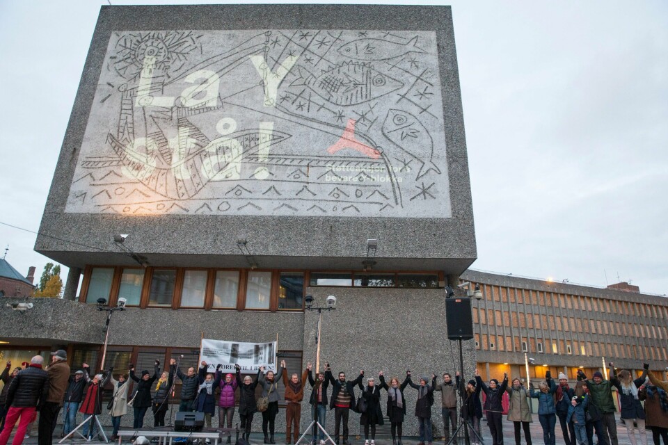 Y-blokkas forkjempere ble ikke hørt; Oslo kommune har gitt klarsignal til å rive bygget. Picassos verk «Fiskerne», som pryder fasaden, skal bevares i det nye regjeringskvartalet.