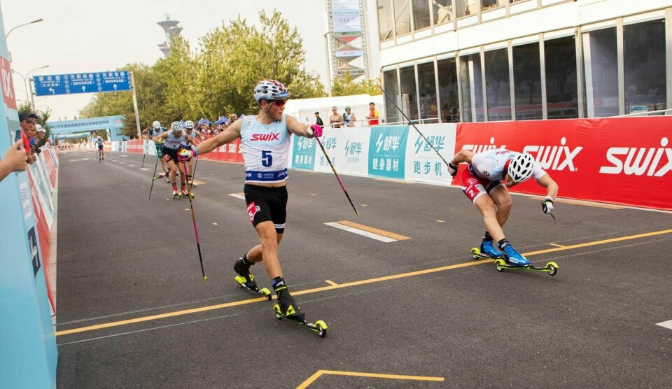 Johannes Høsflot Klæbo vant sprinten i Kina i dag hårfint foran Ragnar Bragvin Andresen.