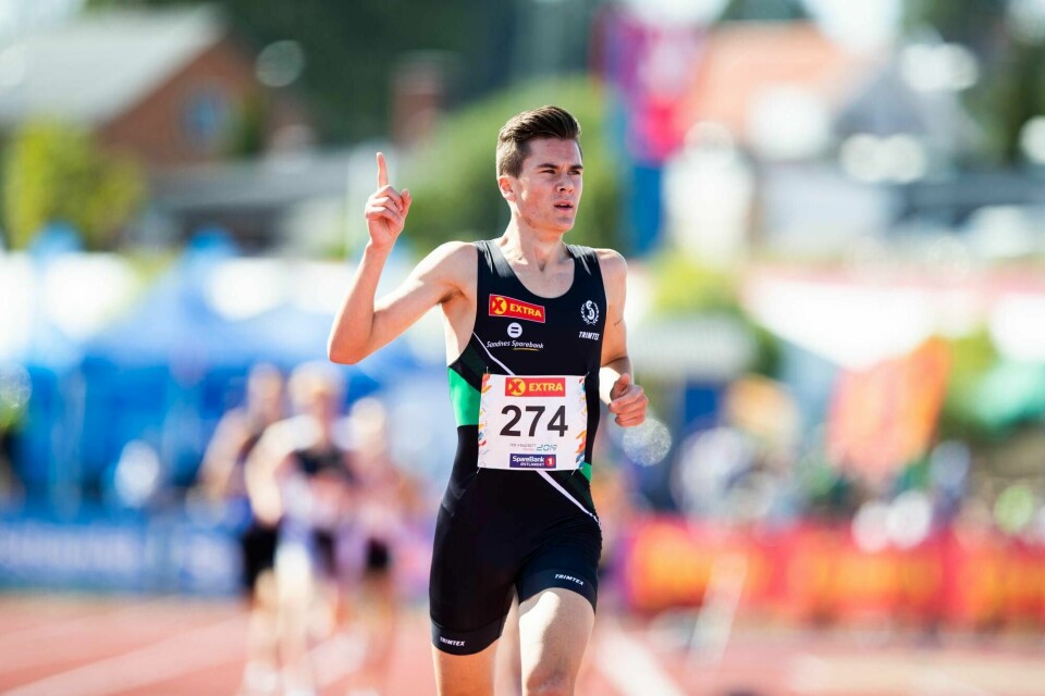 Jakob Ingebrigtsen gikk enkelt videre under forsøket på 1500 meter fredag. Foto: Berit Roald / NTB scanpix