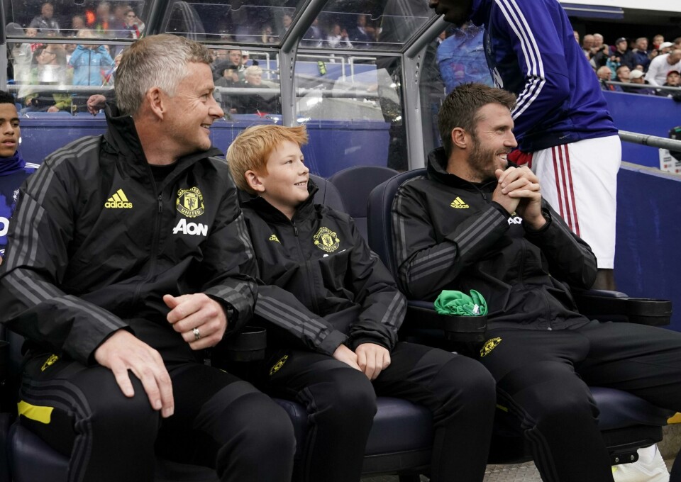 Oslo 20190730.Ole Gunnar Solskjær og sønnen Elijah Solskjær på benken under treningskampen mellom Kristiansund og Manchester United på Ullevaal Stadion tirsdag.Foto: Fredrik Hagen / NTB scanpix Oslo 20190730.Ole Gunnar Solskjær og sønnen Elijah Solskjær på benken under treningskampen mellom Kristiansund og Manchester United på Ullevaal Stadion tirsdag.Foto: Fredrik Hagen / NTB scanpix