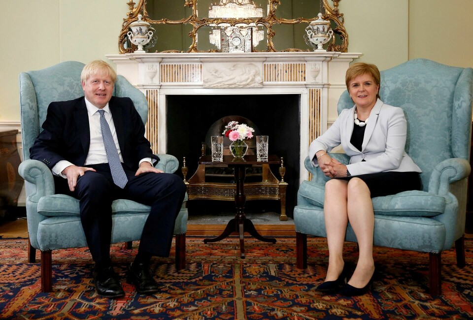 SKOTTLAND: Skottlands førsteminister Nicola Sturgeon vil ha en ny folkeavstemning. Her under Johnsons besøk i forrige uke. FOTO: NTB SCANPIX SKOTTLAND: Skottlands førsteminister Nicola Sturgeon vil ha en ny folkeavstemning. Her under Johnsons besøk i forrige uke. FOTO: NTB SCANPIX