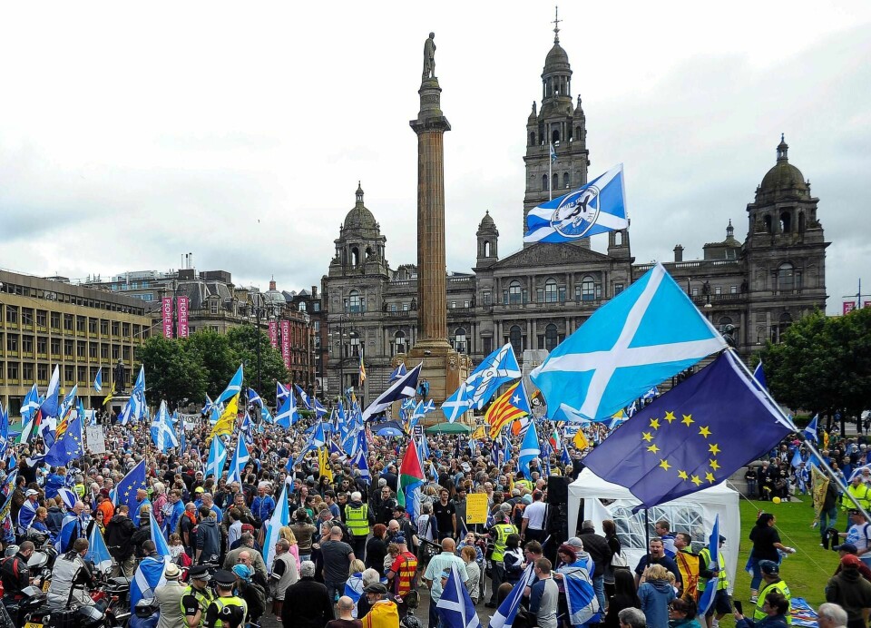 Skottene stemte nei til uavhengighet i folkeavstemningen i 2014, men temaet er ikke lagt dødt, og har blitt ytterligere aktualisert med brexit. Her fra en demonstrasjon for uavhengighet i Glasgow i juli 2016, like etter EU-avstemningen i Storbritannia.