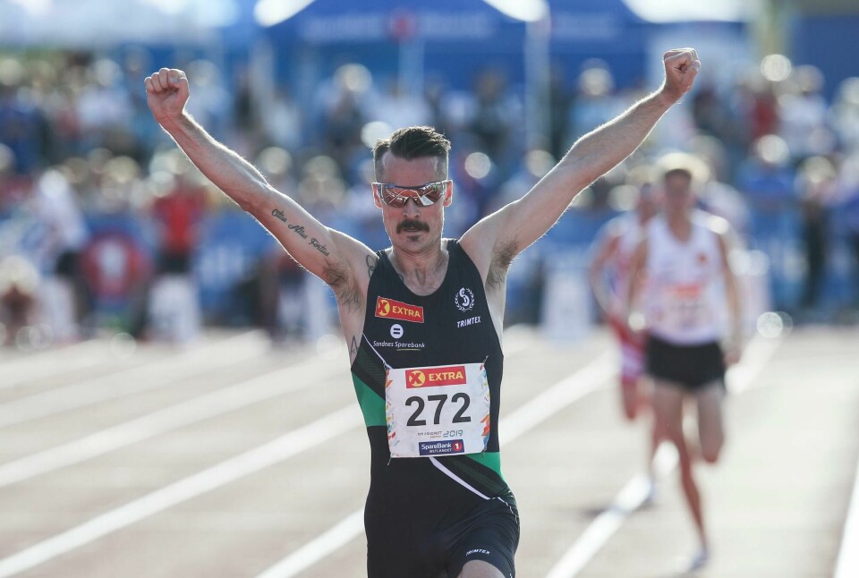 Henrik Ingebrigtsen feirer gullet på 5000 meter. Foto: Vidar Ruud / NTB scanpix Hamar 20190802. Henrik Ingebrigtsen på 5000 m.Foto: Vidar Ruud / NTB scanpix