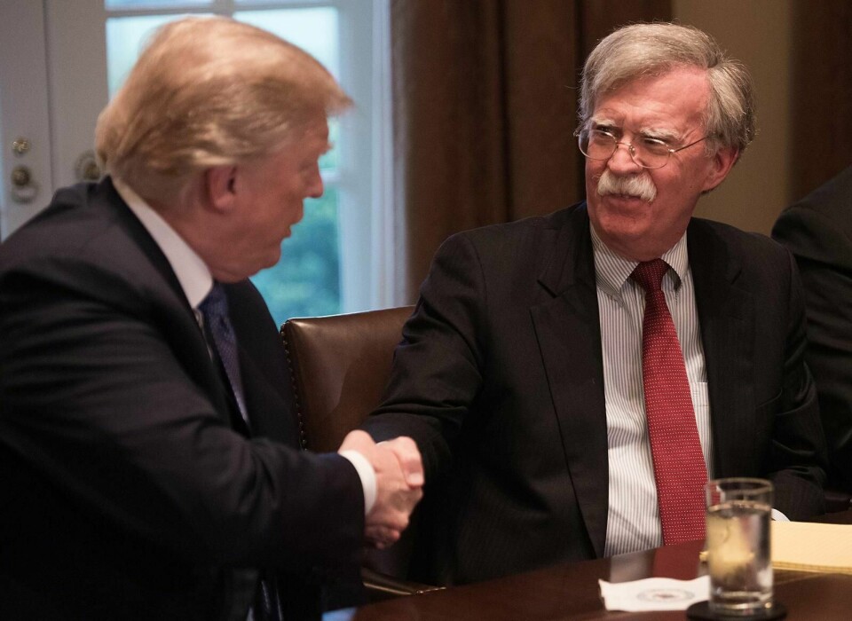 USAs president Donald Trump har med avsettelsen sagt at nasjonal sikkerhetsrådgiver John Boltons linje var for heftig. Det er et godt tegn, mener Dagsavisen. FOTO: NICHOLAS KAMM/NTB SCANPIX