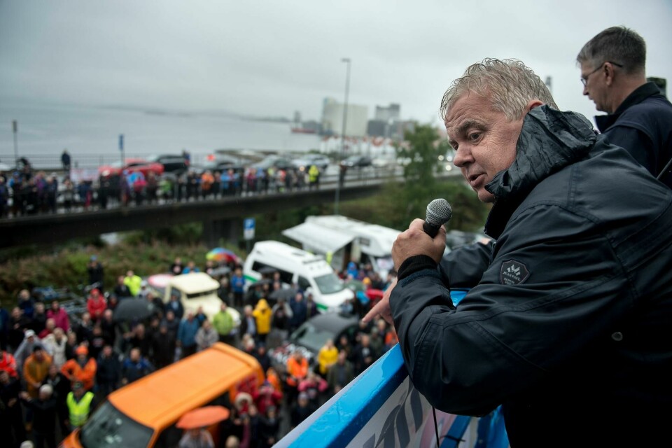 Leif Arne Moi Nilsen (Frp) under aksjonen mot bomringen på bybroa i Stavanger i fjor. Stavanger 20180822.
Aksjon mot bomringen på bybroa i Stavanger. Leif Arne Moi Nilsen (FRP) har møtt opp for å stenge trafikken på broen som går fra Stavanger til Hundvåg.
Foto: Carina Johansen / NTB Scanpix