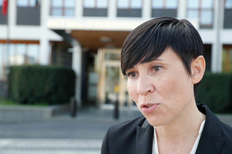 Utenriksminister Ine Eriksen Søreide møter pressens forbindelse med eksplosjonene i kirker og ved hoteller på Sri Lanka.