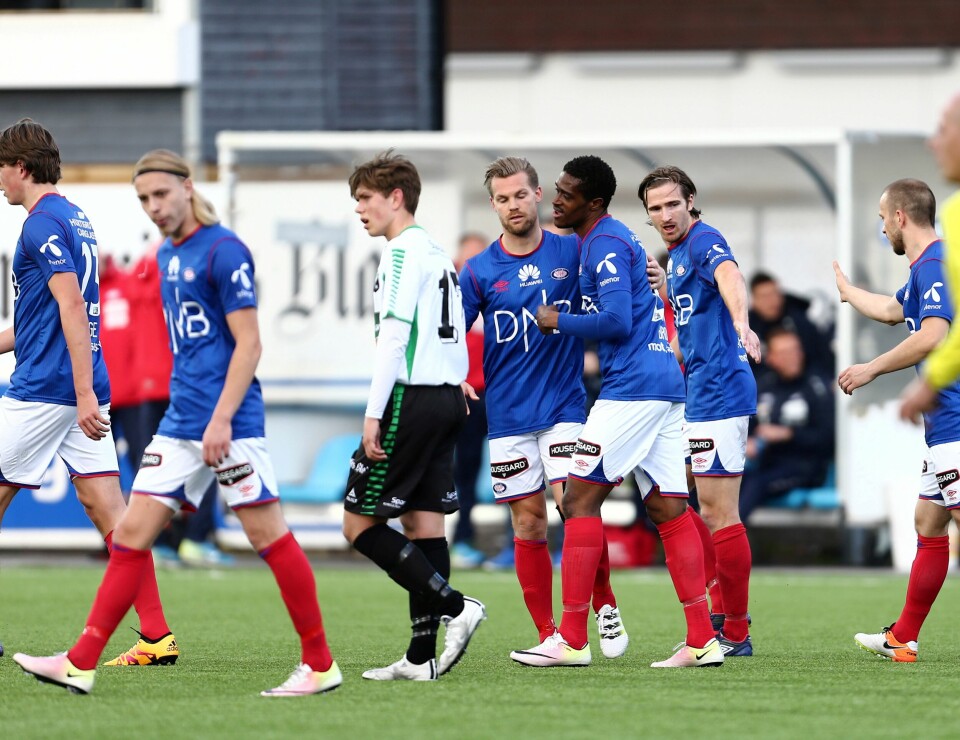 levde farlig: Etter å ha dominert helt før pause, begynte VIF-spillerne å leve farlig etter sidebytte. Men Kjetil rekdals menn klarte å ro cupseieren i land mot Hønefoss. FOTO: DAGDINN LIMOSETH/DIGITALSPORT levde farlig: Etter å ha dominert helt før pause, begynte VIF-spillerne å leve farlig etter sidebytte. Men Kjetil rekdals menn klarte å ro cupseieren i land mot Hønefoss. FOTO: DAGDINN LIMOSETH/DIGITALSPORT
