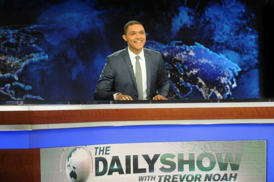 Det er slik vi kjenner Trevor Noah, som programleder for «The Daily Show». Dagsavisen har snakket med mannen.
