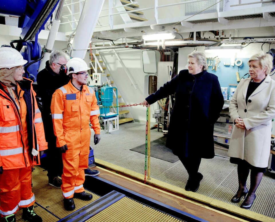 DÅRLIGE TIDER: Statsminister Erna Solberg og finansminister Siv Jensen på bedriftsbesøk i februar blant bedrifter i Hordaland som er rammet av den økende arbeidsledigheten.FOTO: PAUL S. AMUNDSEN/NTB SCANPIXStatsminister Erna Solberg og finansminister Siv Jensen besøkte tirsdag bedrifter rammet av den økende arbeidsledigheten. Her i samtale med ROV-operatør Trude Marie Tuv og lærling Martin Thomassen ombord på supply-skipet Skandi Vega som ligger til kai ved Skoltegrunnskaien.Foto: Paul S. Amundsen / NTB scanpix