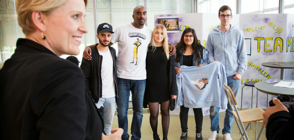 Superhelt: Her ser vi fra venstre Hussein Jalloul, Josef Yohannes, Rebecca Butt, Ilayda Günal og Arthur Ademay. Helt til venstre, Henriette Prøven, avdelingsleder medier og kommunikasjon ved Bjørnholt skole. Superhelt: Her ser vi fra venstre Hussein Jalloul, Josef Yohannes, Rebecca Butt, Ilayda Günal og Arthur Ademay. Helt til venstre, Henriette Prøven, avdelingsleder medier og kommunikasjon ved Bjørnholt skole.