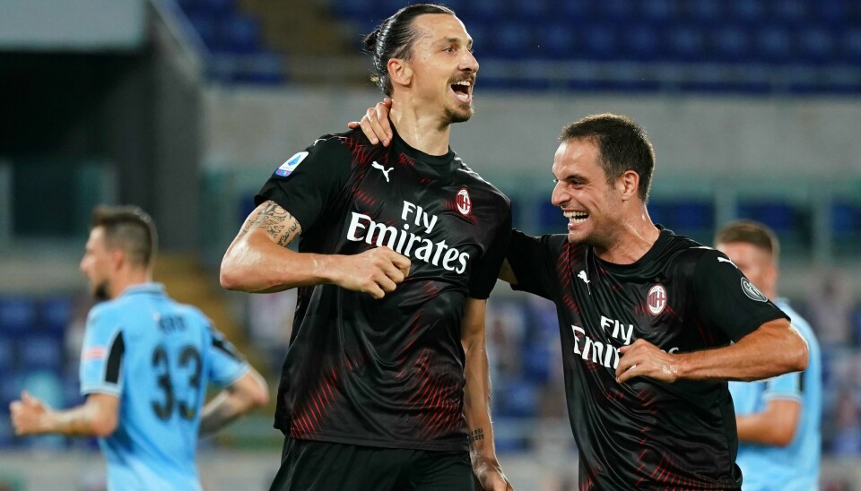 Zlatan Ibrahimovic jubler sammen med Giacomo Bonaventura etter å ha scoret Milans andre mål for kvelden.